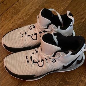 Women’s Nike Witness VII Basketball Shoes